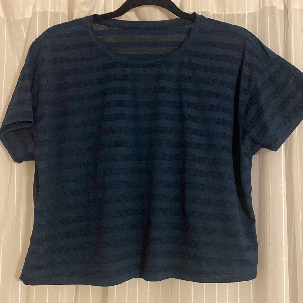 Lululemon teal mesh cropped short sleeve